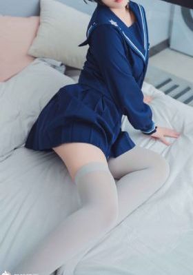 一边吃奶一边摸下面视频_4K电影在线观看